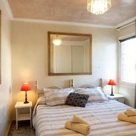 50m Dal Mare Incantevole + Piscina Apartament