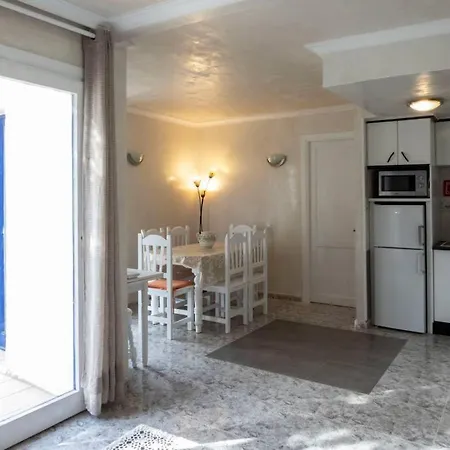 50m Dal Mare Incantevole + Piscina Apartament *
