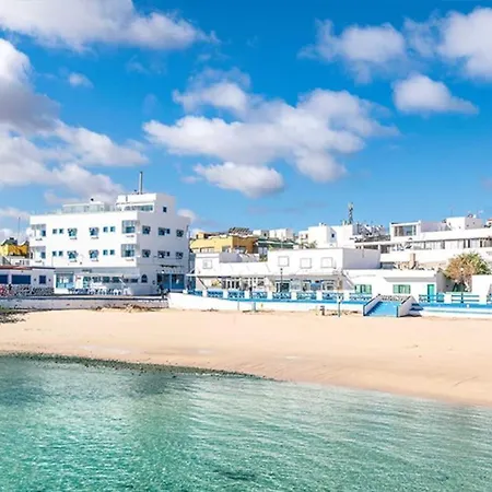 50m Dal Mare Incantevole + Piscina Apartament